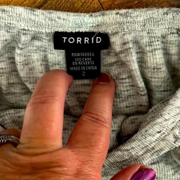 TORRID Gray Size 2 Off Shoulder/ Tank Top - Picture 2 of 2